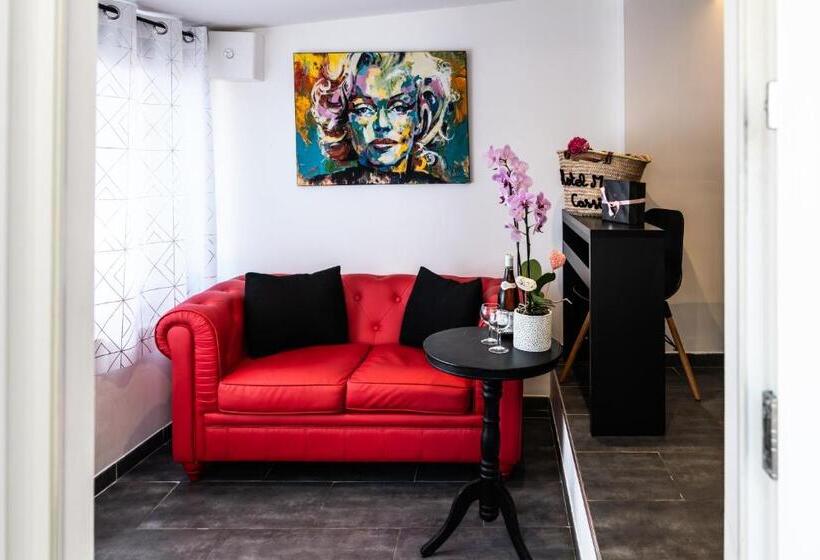 هتل Hôtel Eden Cassis   Parking Privé