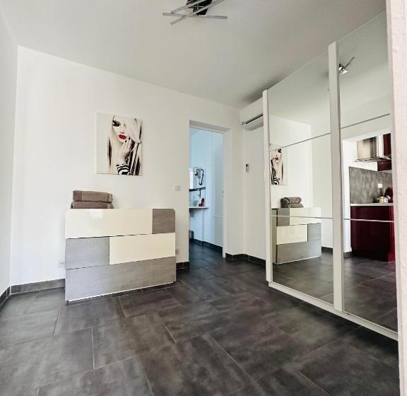 هتل Hôtel Eden Cassis   Parking Privé
