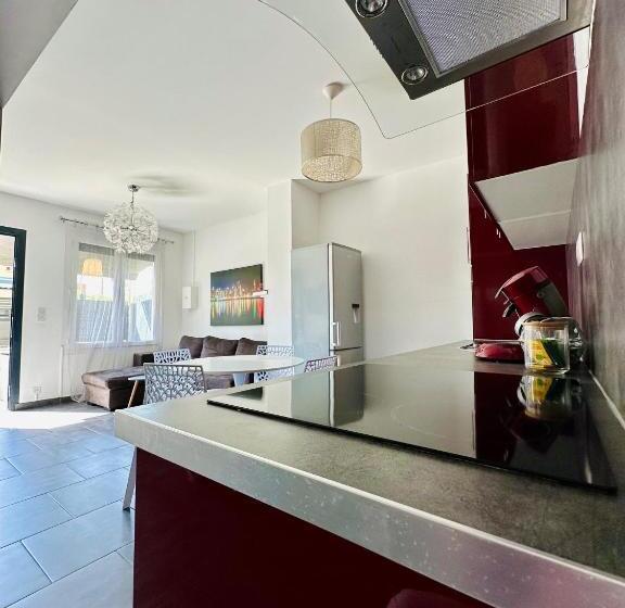 هتل Hôtel Eden Cassis   Parking Privé