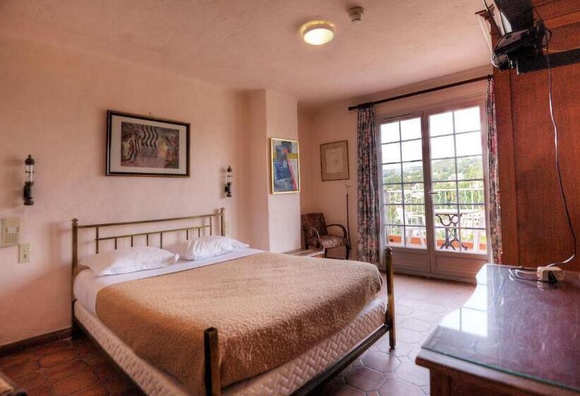 هتل Hôtel Les Arcades