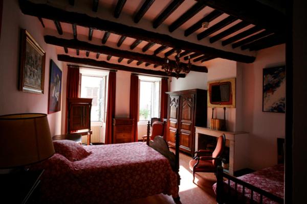 هتل Hôtel Les Arcades
