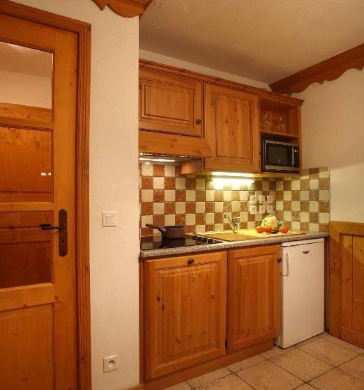 اقامتگاه Chalet Des Neiges Oz En Oisans