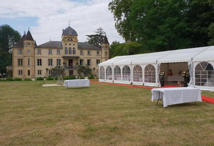تختخواب و صبحانه Chateau Du Four De Vaux