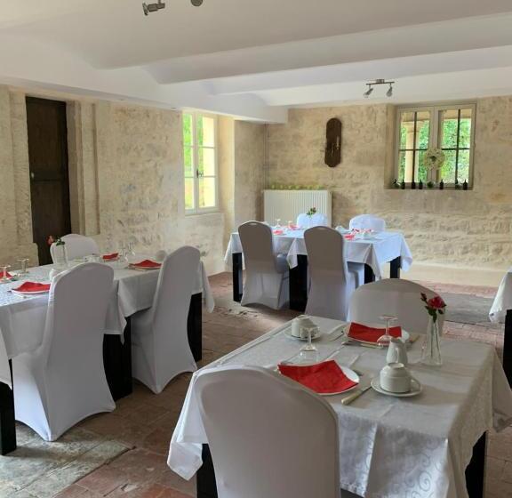 تختخواب و صبحانه Chateau Du Four De Vaux
