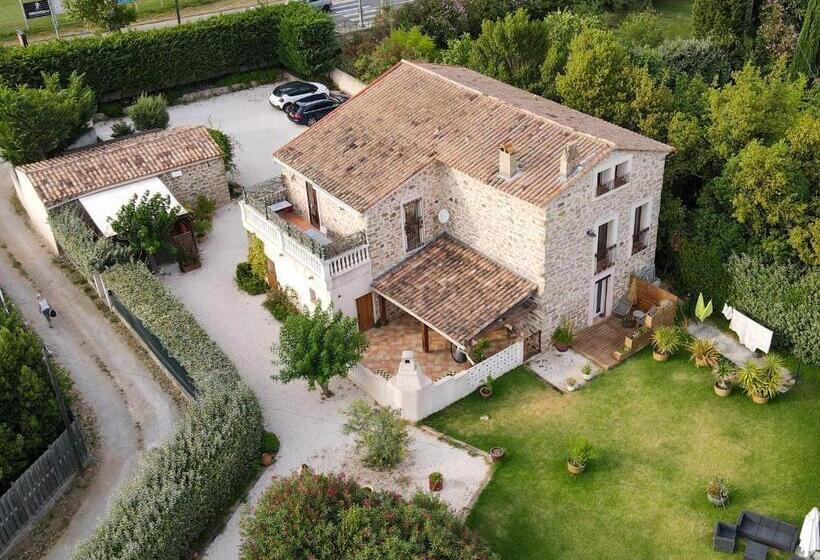 تختخواب و صبحانه La Bastide De L'olivier