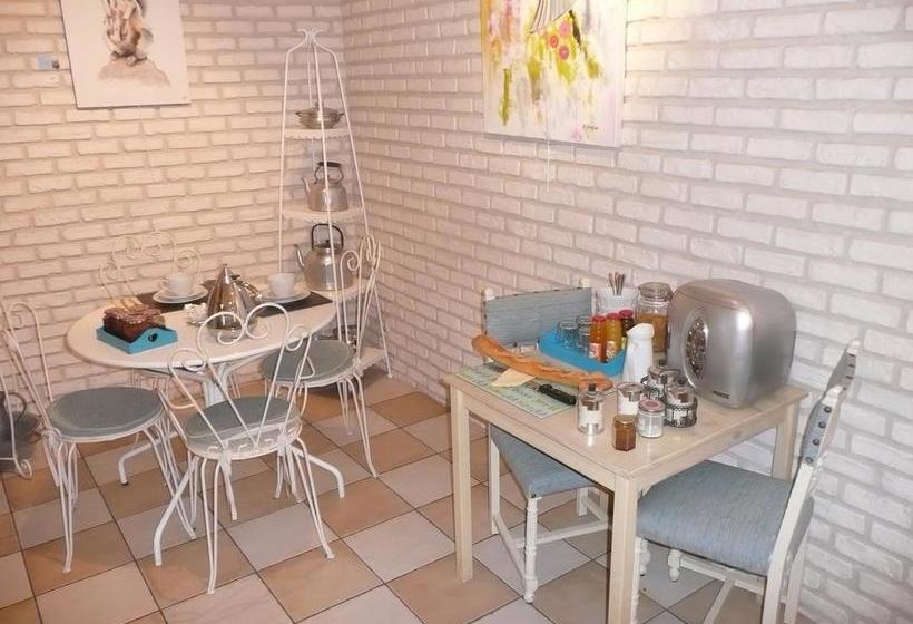 تختخواب و صبحانه La Maison De Marie Caroline