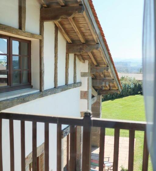 تختخواب و صبحانه La Maison Tamarin