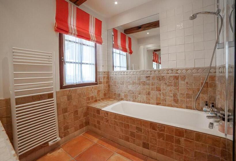 تختخواب و صبحانه La Maison Tamarin