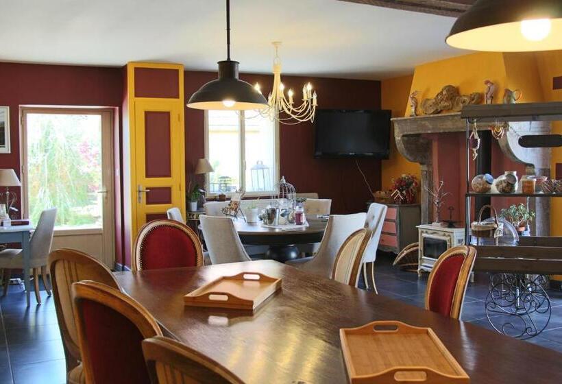 تختخواب و صبحانه Le Clos De La Challangette