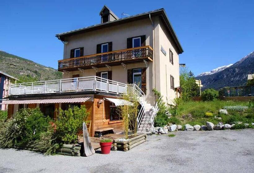تختخواب و صبحانه Pension Saint Antoine