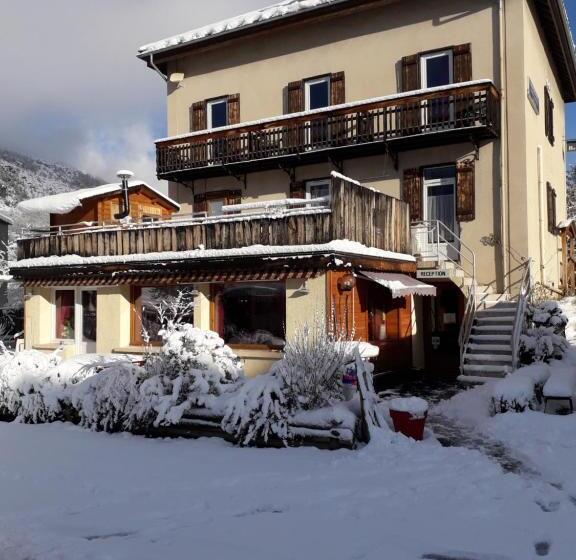 تختخواب و صبحانه Pension Saint Antoine