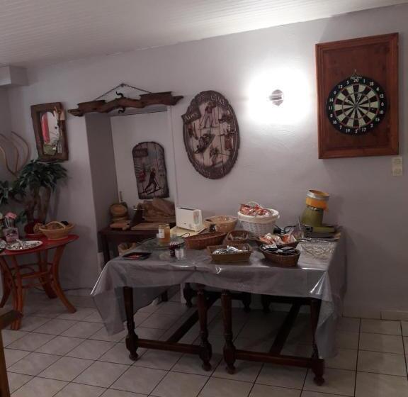 تختخواب و صبحانه Pension Saint Antoine