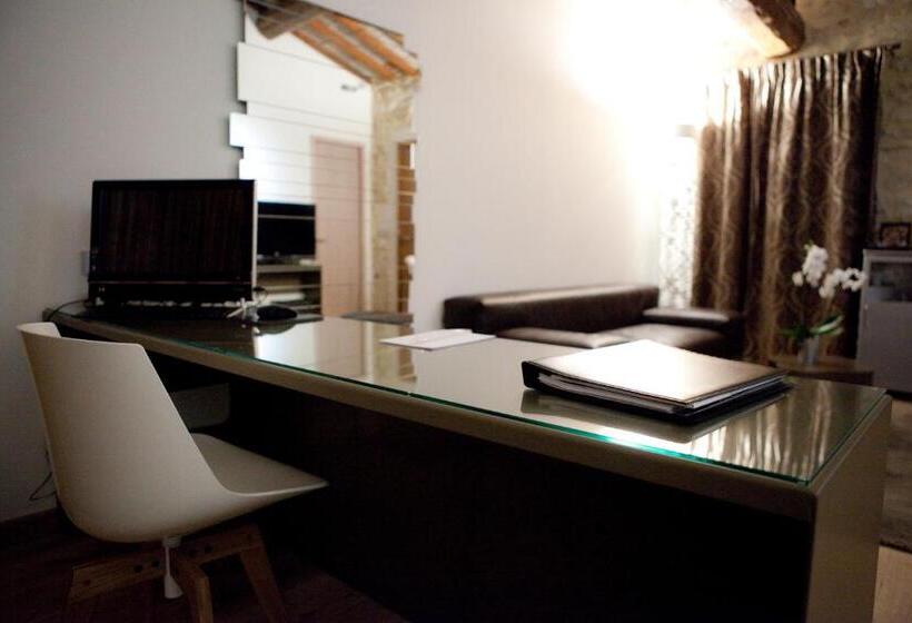 هتل Domaine De Verchant & Spa   Relais & Châteaux