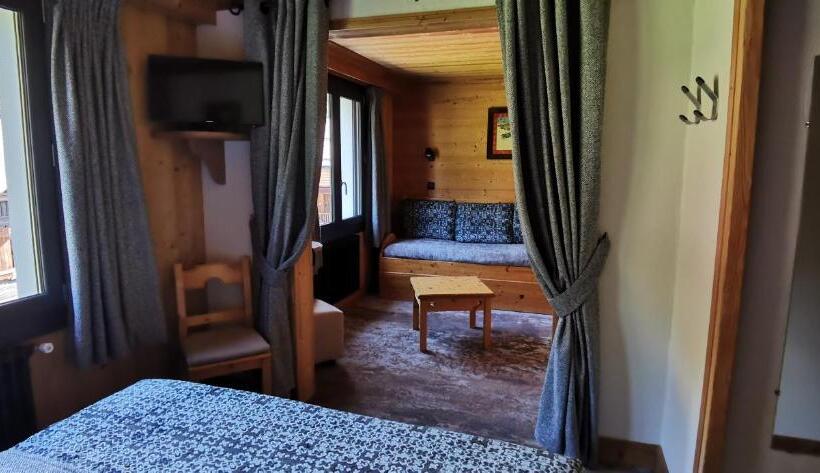 酒店 Hôtel Chalet Les Ecureuils Restaurant, Sauna & Spa Garage