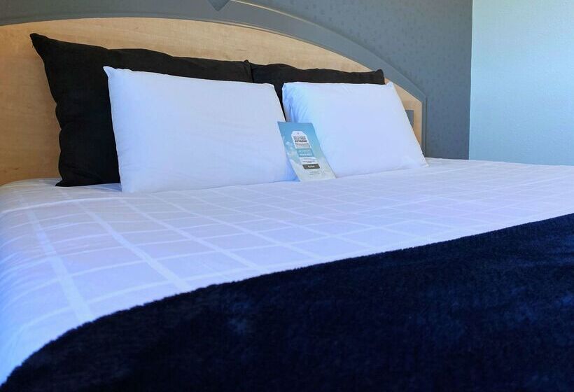 هتل Hôtel Kyriad Brive Ouest