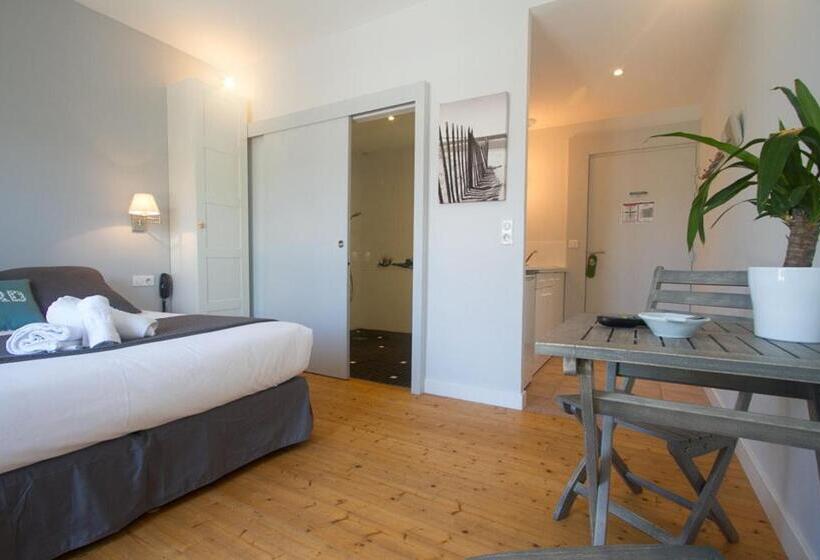 Отель Hôtel Le Vert Bois