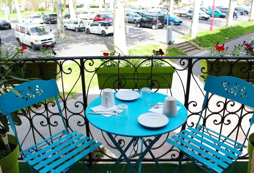 هتل Contact Hôtel Les Platanes Villeneuve Sur Lot Centre