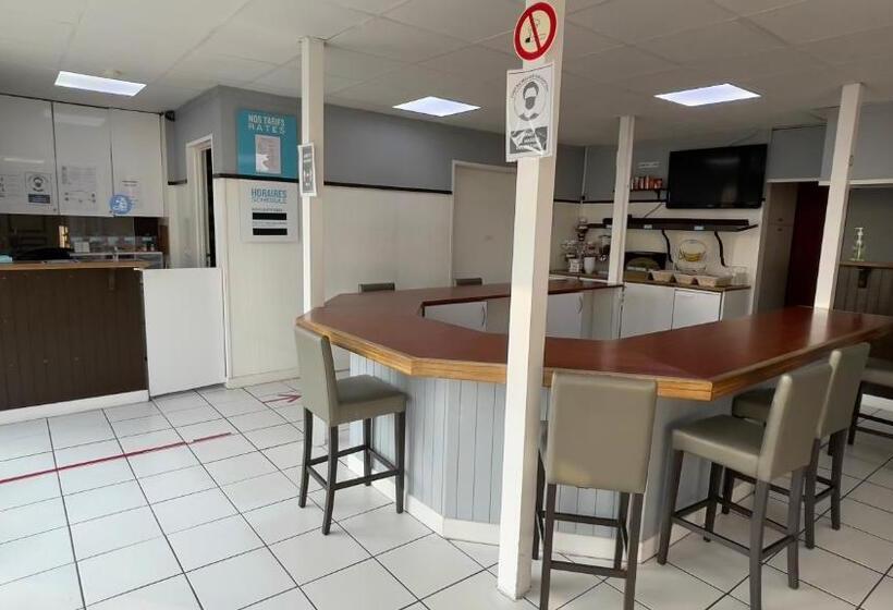 בית מלון כפרי Kyriad Direct Val De Reuil