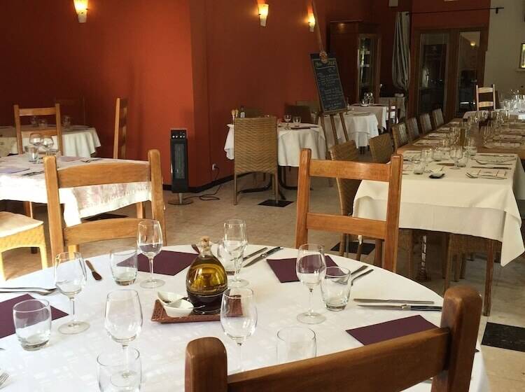 Отель La Bastide De Pont Royal