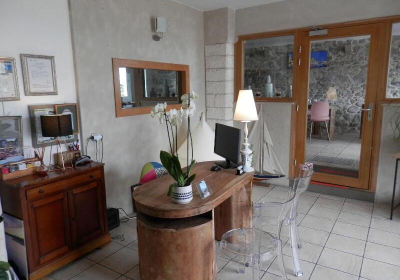 هتل La Caravelle