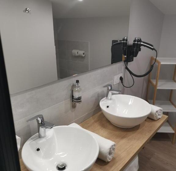 Отель Logis Le Relais Du Chapeau Rouge