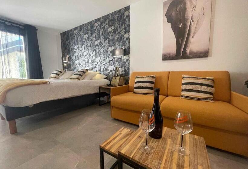 هتل Les Loges Du Luberon