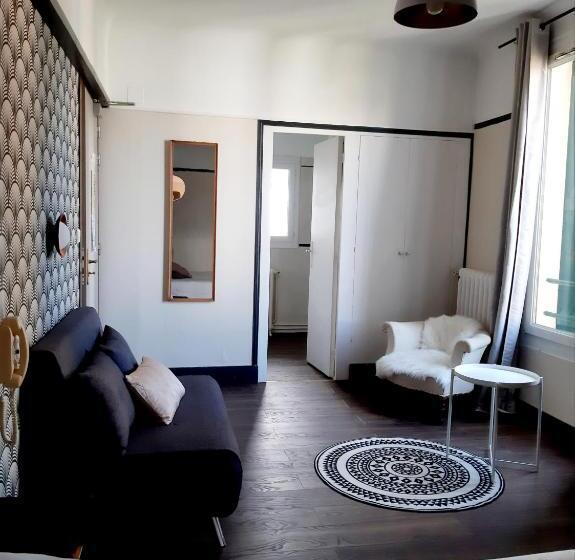 هتل Saint Charles Hôtel & Coliving Biarritz