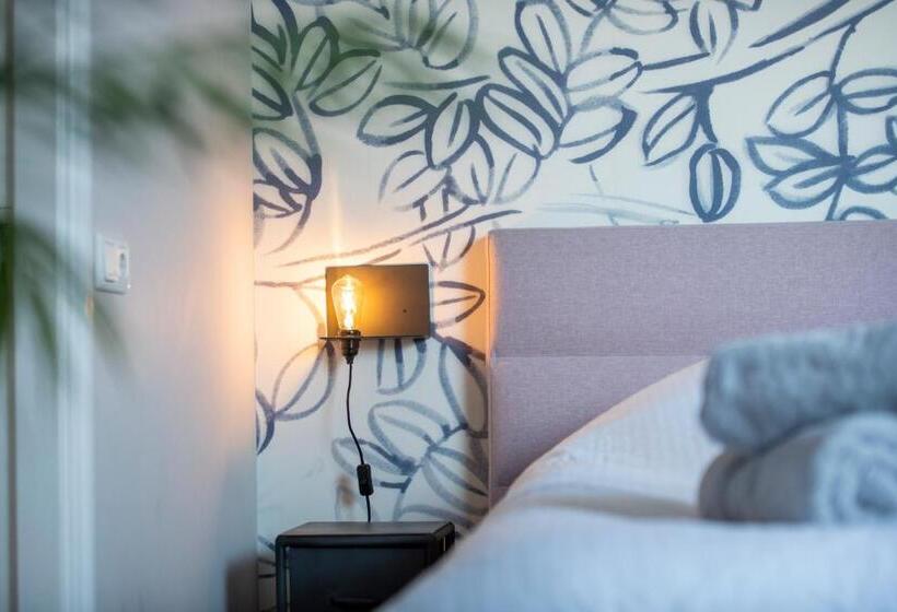 B&b Reveille