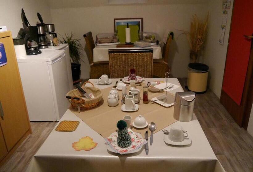 تختخواب و صبحانه Pension Heideweg