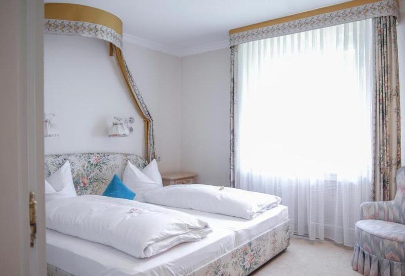 تختخواب و صبحانه Villa Adolphine