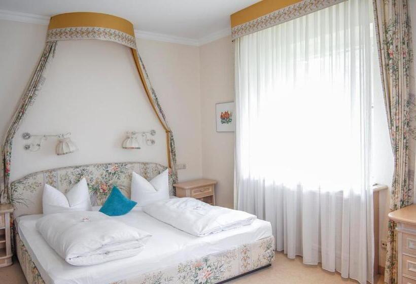 تختخواب و صبحانه Villa Adolphine