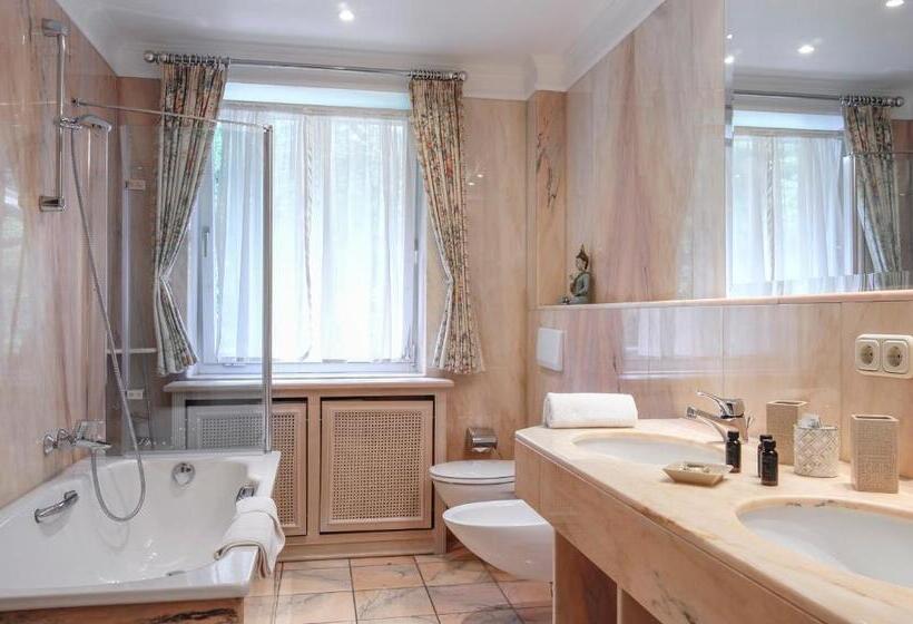 تختخواب و صبحانه Villa Adolphine