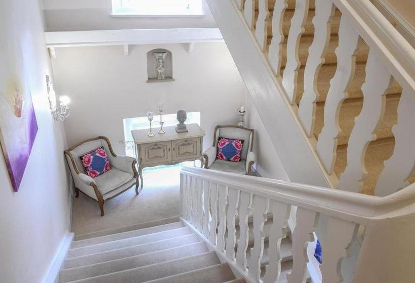 تختخواب و صبحانه Villa Adolphine