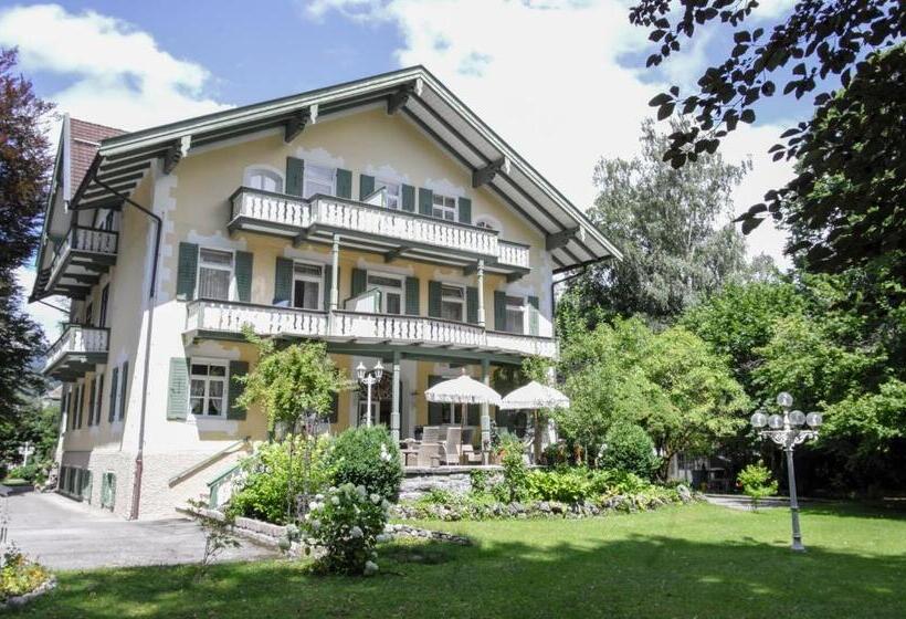 تختخواب و صبحانه Villa Adolphine