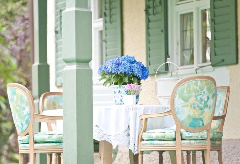 تختخواب و صبحانه Villa Adolphine