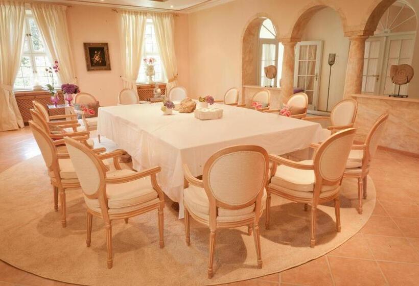 تختخواب و صبحانه Villa Adolphine