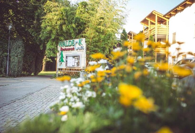 هتل Und Appartementhof Waldeck