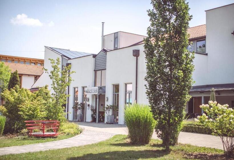 هتل Und Appartementhof Waldeck