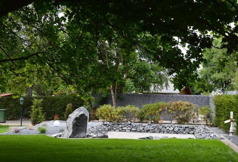 هتل Zum Kreuzberg