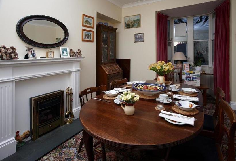 تختخواب و صبحانه Baliol House
