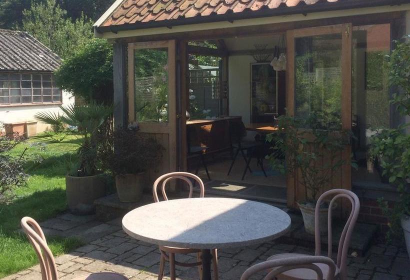 민박 Tinsmiths House