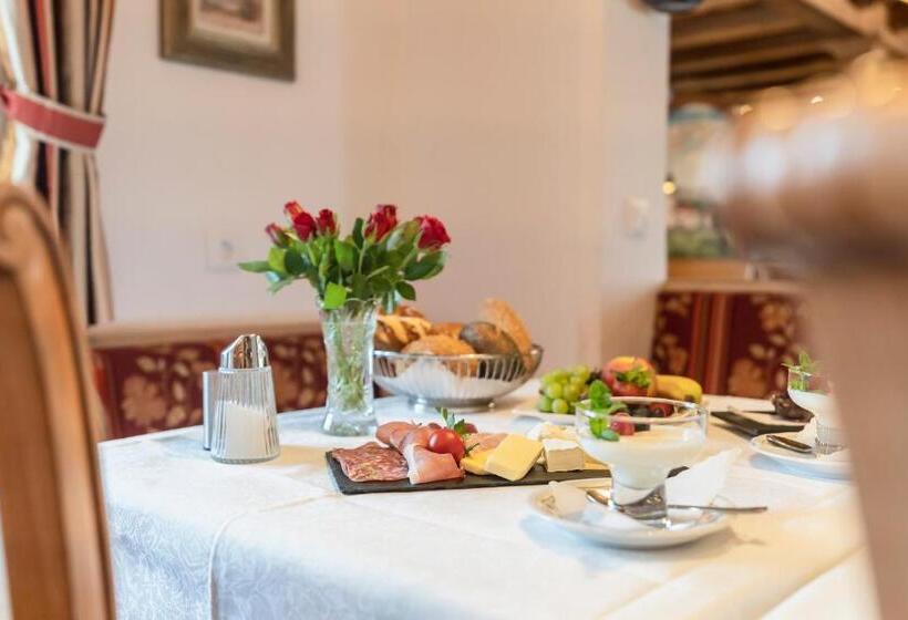 Отель Alpenhof Krün