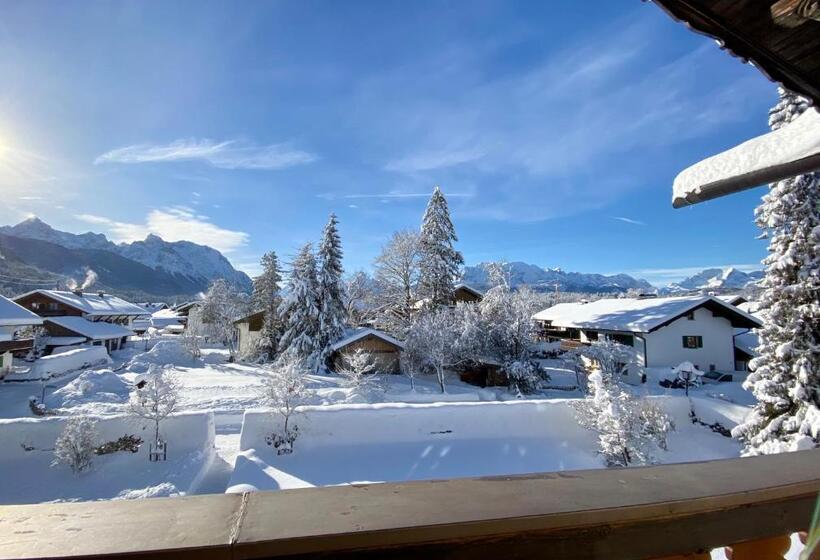 Отель Alpenhof Krün