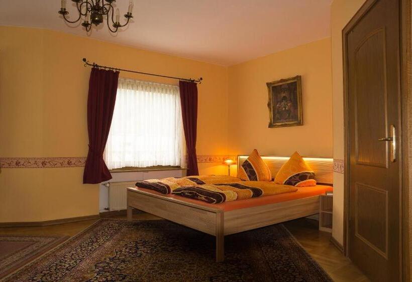 בית מלון כפרי Arns