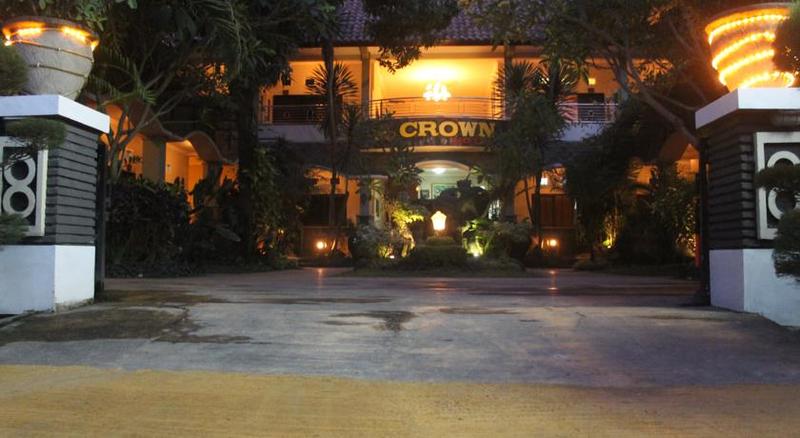 هتل Crown