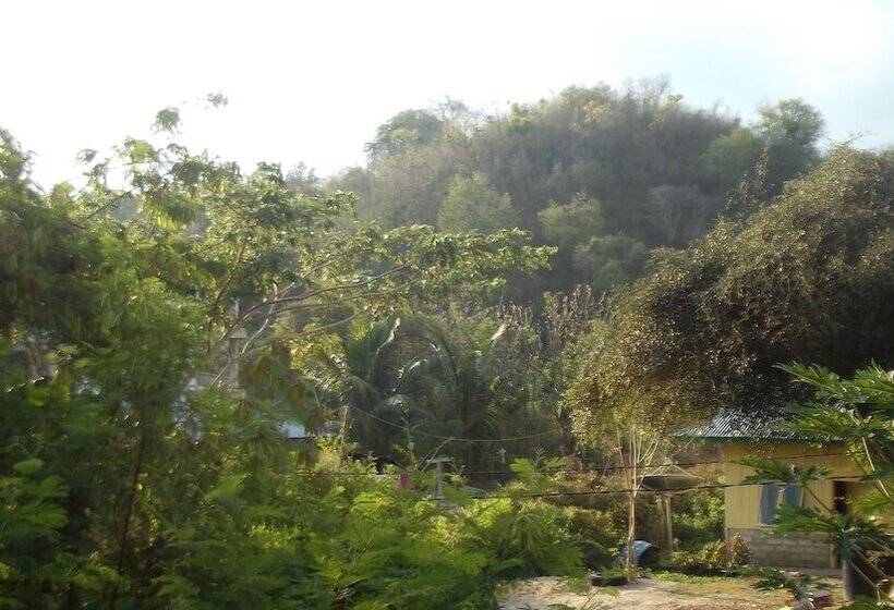 هتل Flamingo Avia Labuan Bajo