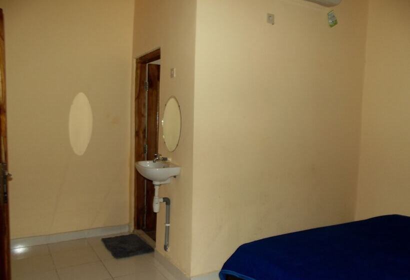 هتل Flamingo Avia Labuan Bajo