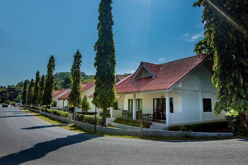 هتل Naiharn Beach Resort   Sha Plus Extra