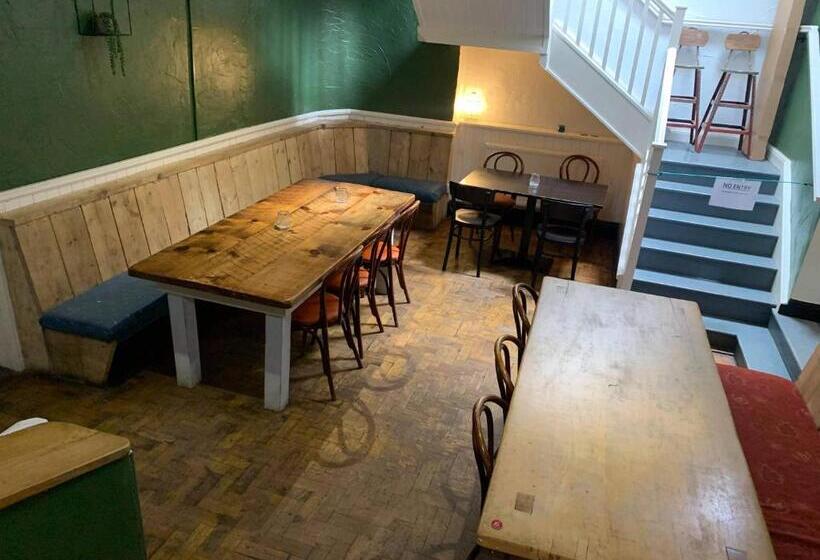 旅馆 The Heights Bunkhouse