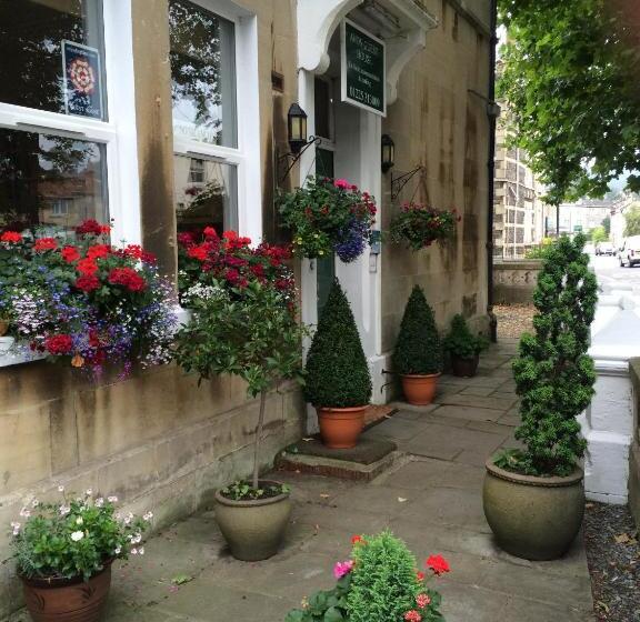 تختخواب و صبحانه Avon Guesthouse
